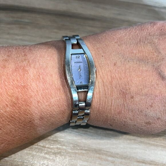 Fossil wrist watch women’s 7 1/4” ES-9315 blue face new battery silver tone band - Picture 6 of 6